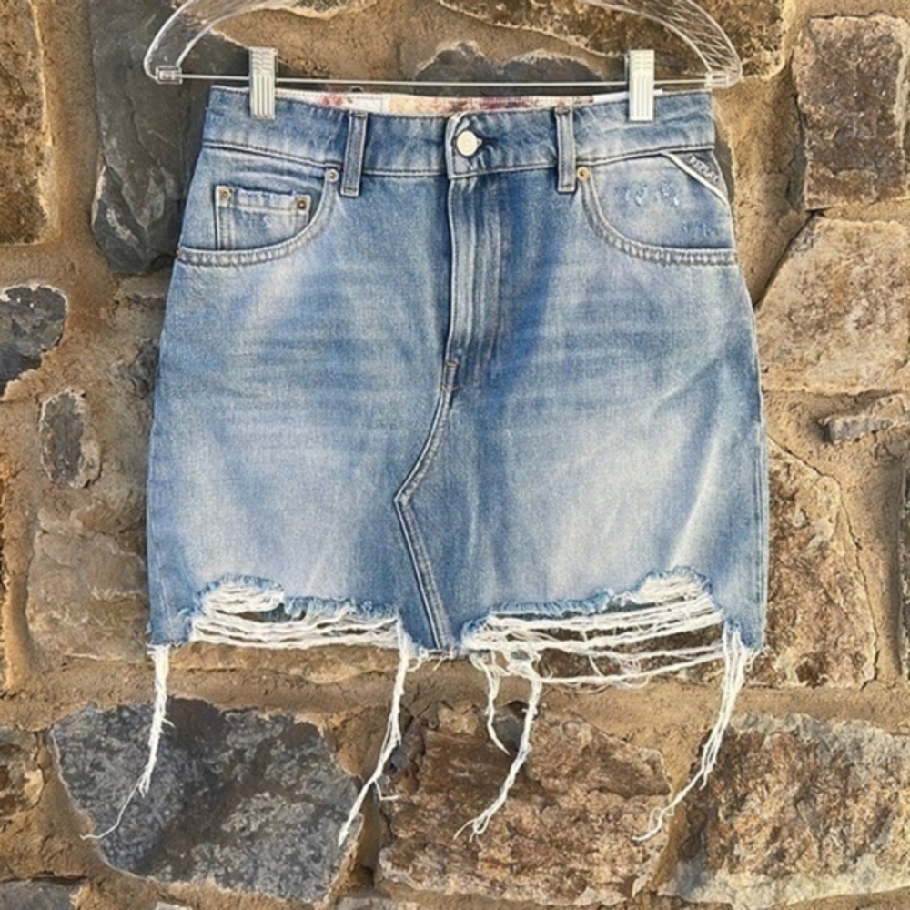 NWT Replay Distressed Denim Blue 5 Pocket Mini Skirt Waist Size 26